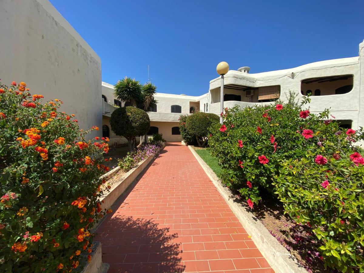 Peaceful & Spacious Apt With Parking & Queen Bed Carvoeiro  Buitenkant foto