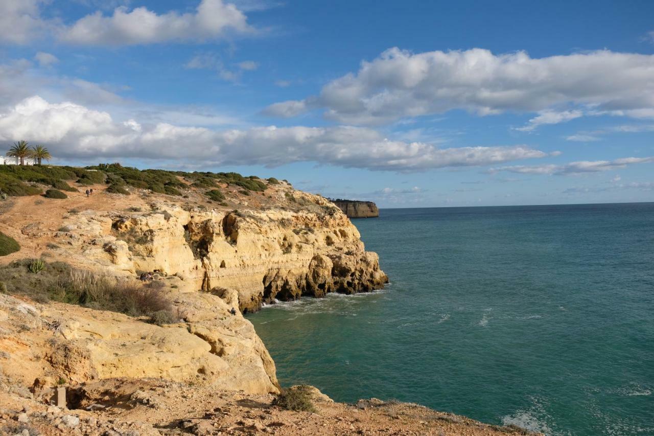 Peaceful & Spacious Apt With Parking & Queen Bed Carvoeiro  Buitenkant foto